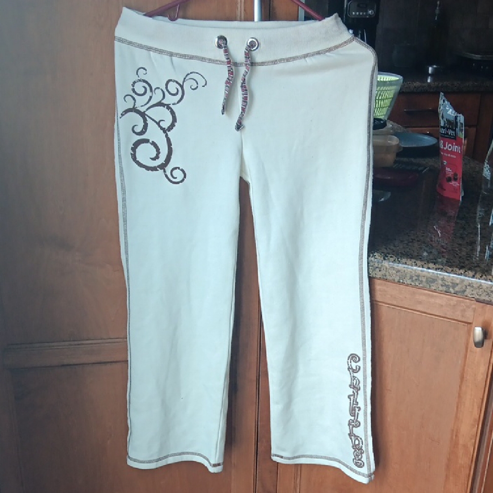 Low Waisted Cream Yoga Pants with Embroidered Design